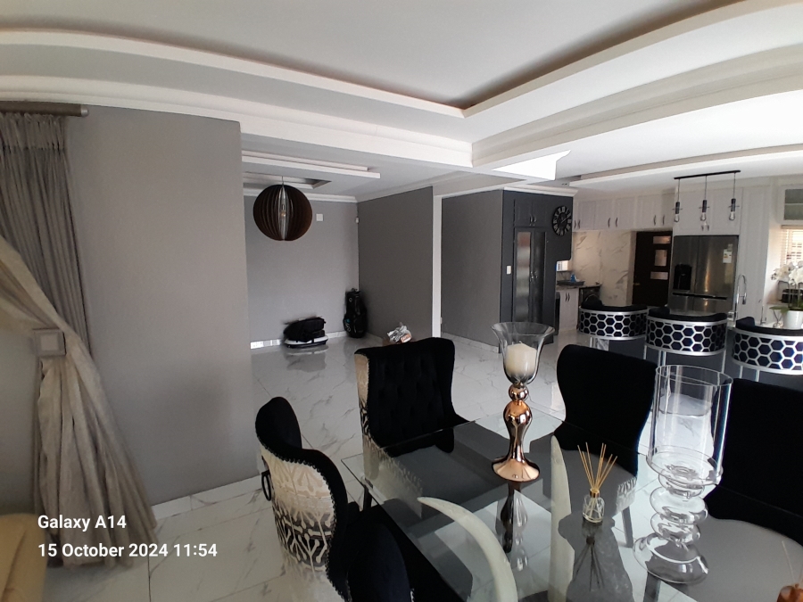 6 Bedroom Property for Sale in Protea Park North West